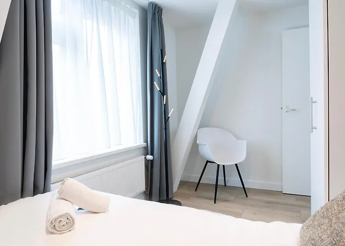 6p Newly Renovated With Unique Roof-terrace * آيندهوفن