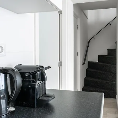 6p Newly Renovated With Unique Roof-terrace