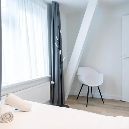 6p Newly Renovated With Unique Roof-terrace * Эйндховен