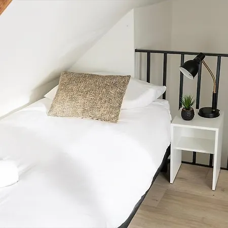 6p Newly Renovated With Unique Roof-terrace Apartman Eindhove