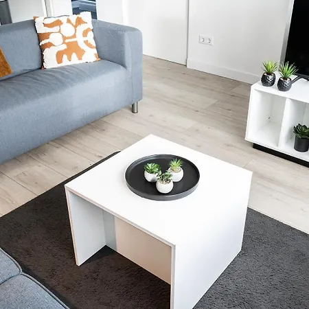 6p Newly Renovated With Unique Roof-terrace Apartment *